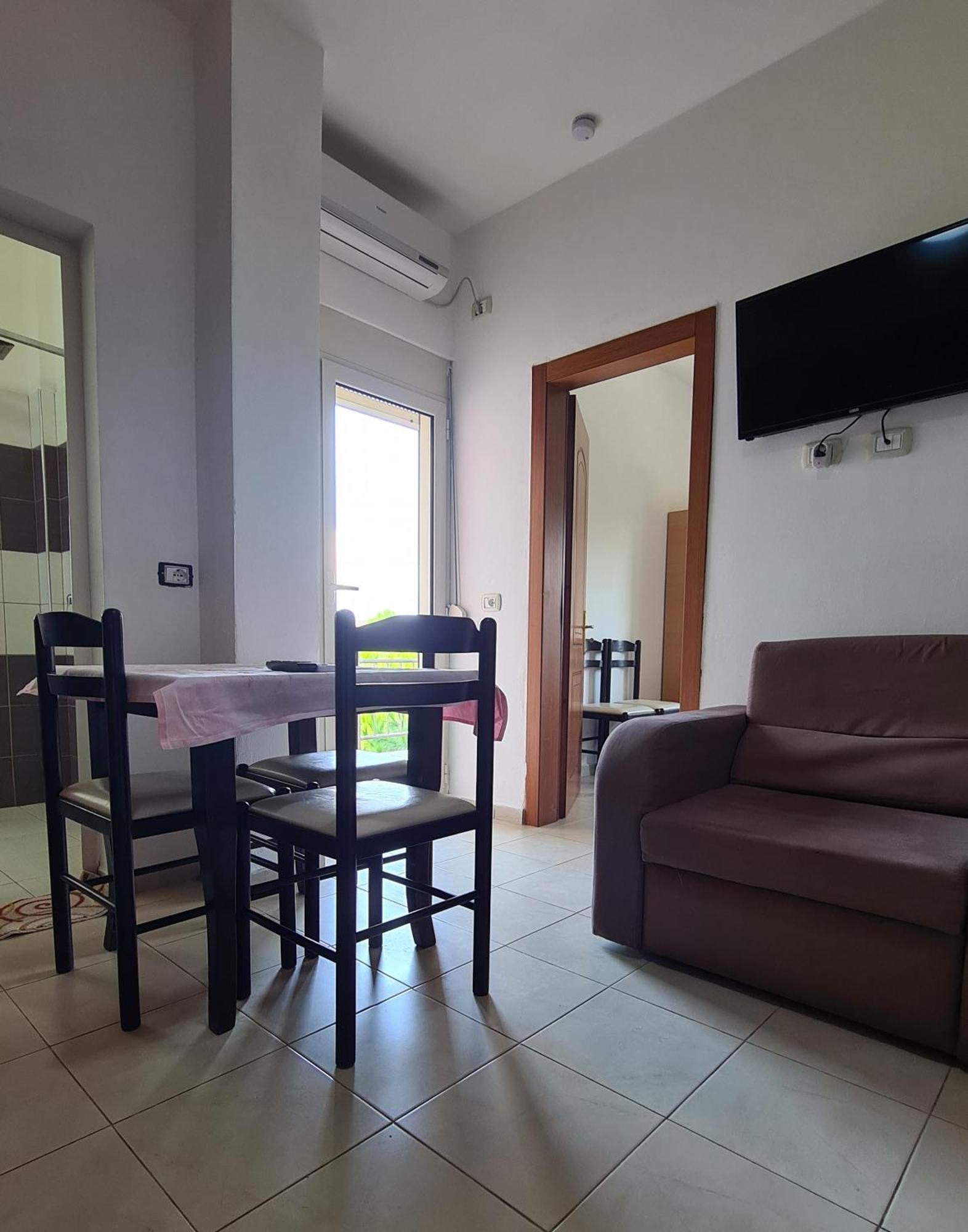 Hotel Gonaj Velipoje Phòng bức ảnh